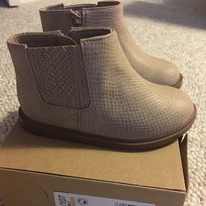 NIB zara baby/toddler tan booties US 6